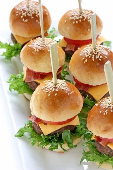 Yticon promove degustação  de mini burger no fim de semana