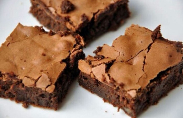 Yticon recebe clientes com mini brownies