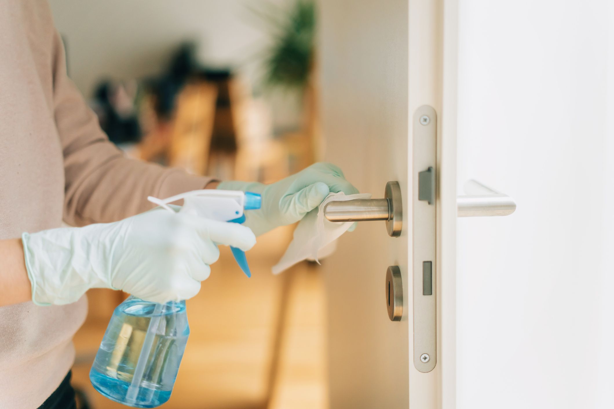 Limpeza de casa e coronavírus: 4 dicas para se proteger