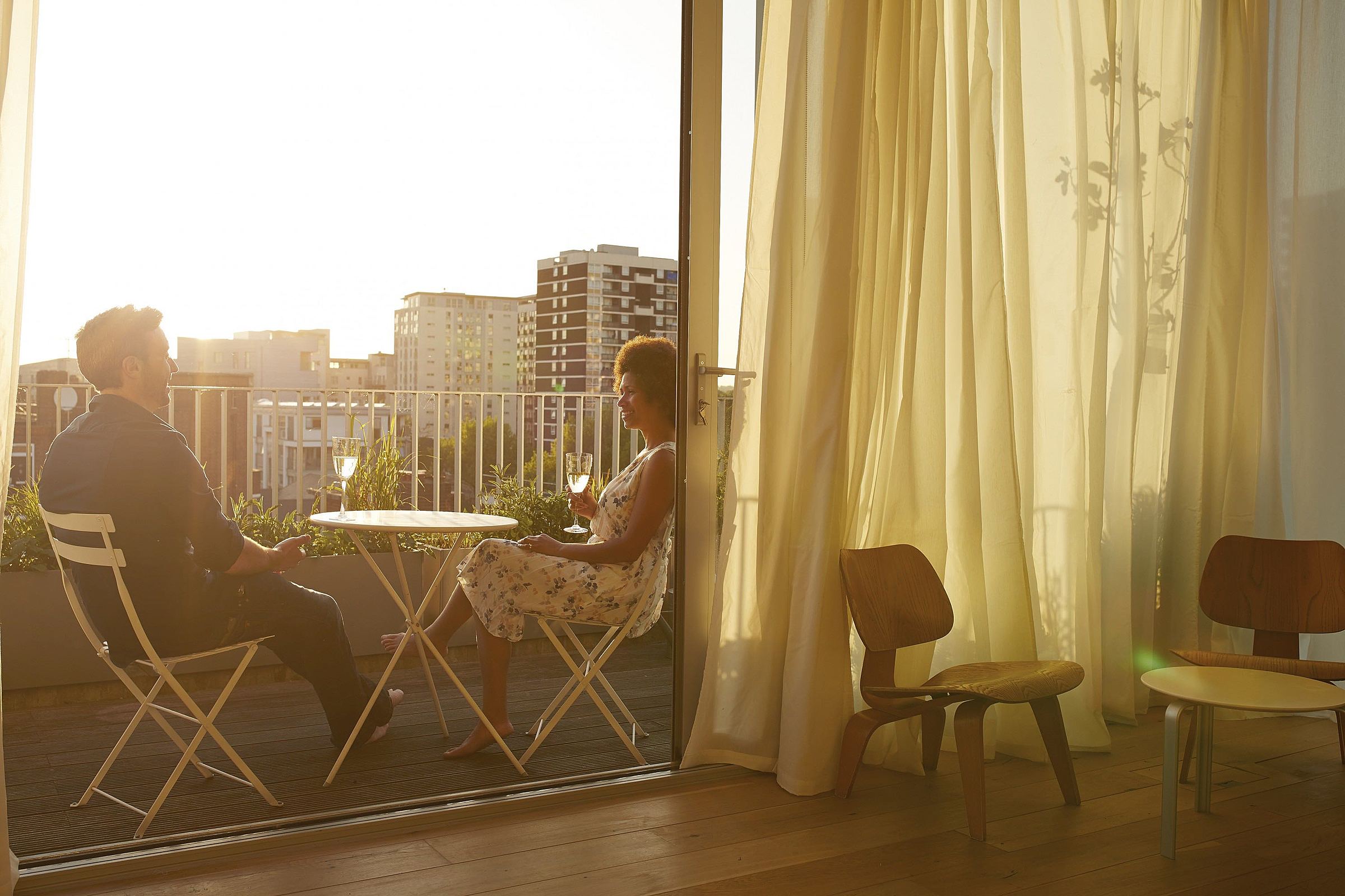 Aprenda a decorar a sacada de um apartamento com essas 5 dicas!