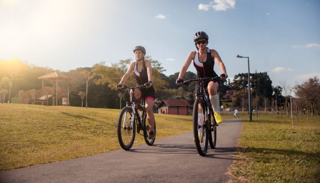 mulheres-pedalando