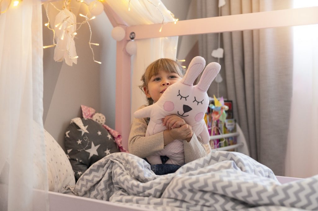 crianca-com-brinquedo